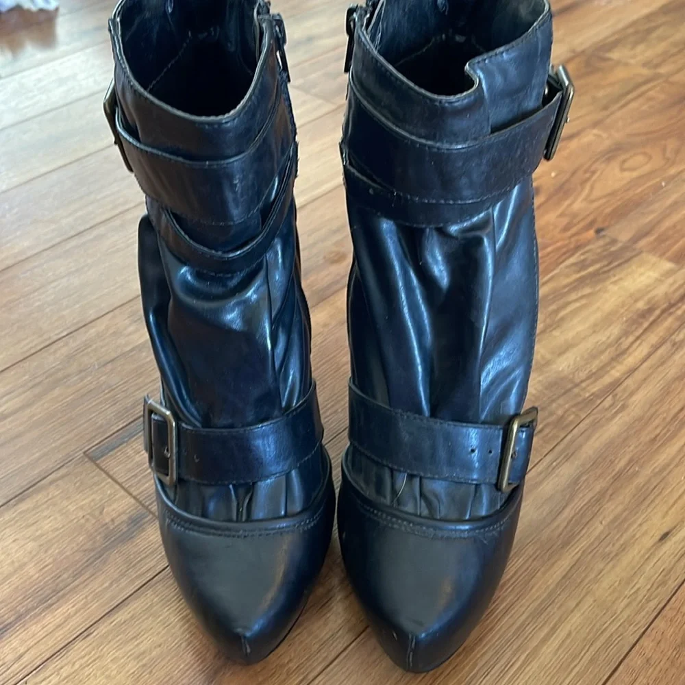 heeled bootees - Picture 2 of 6